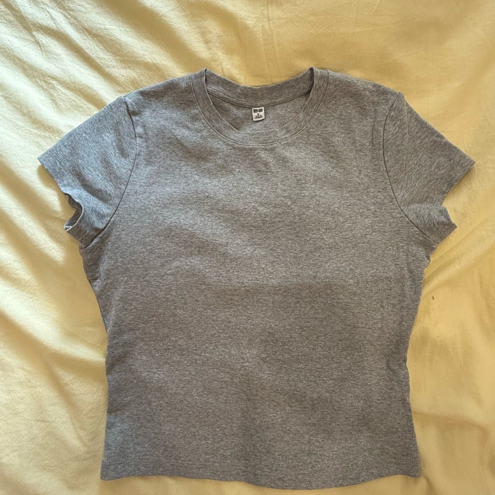 Uniqlo grey tee